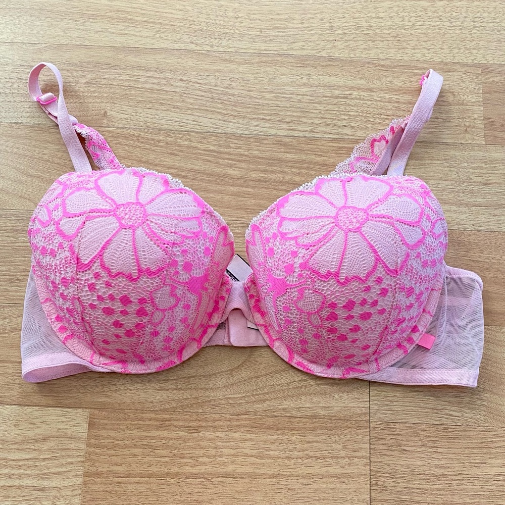 Victoria’s Secret Floral Lace Pink Bra